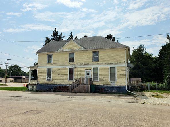 562 N Henderson St, Galesburg, IL 61401